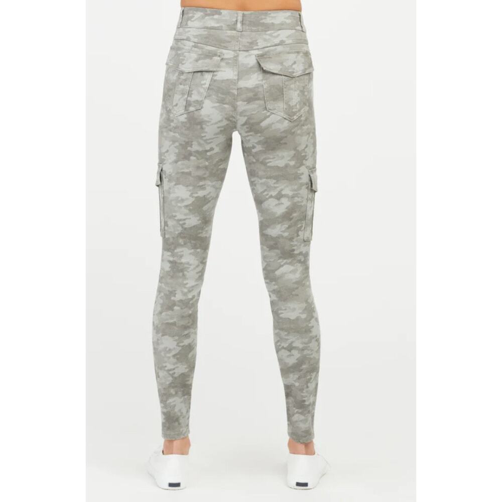 SPANX - Cropped Twill Cargo Pants / Army Fatigue / S / NWT - Picture 2 of 9